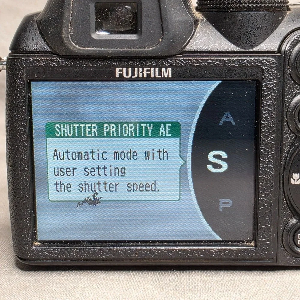 Fujifilm FinePix‎ S Series S1000fd 10.0MP Digital Camera FOR PARTS OR REPAIR